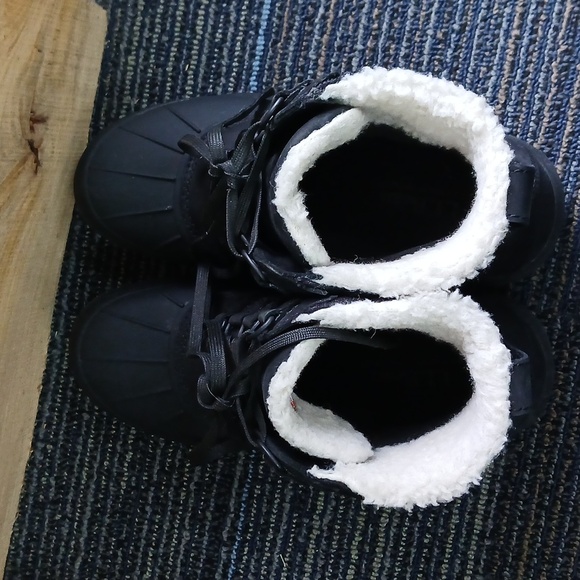 LL Bean Women's Storm Chaser Tek 2.5 Insulated Boots 6 Medium - Picture 5 of 9